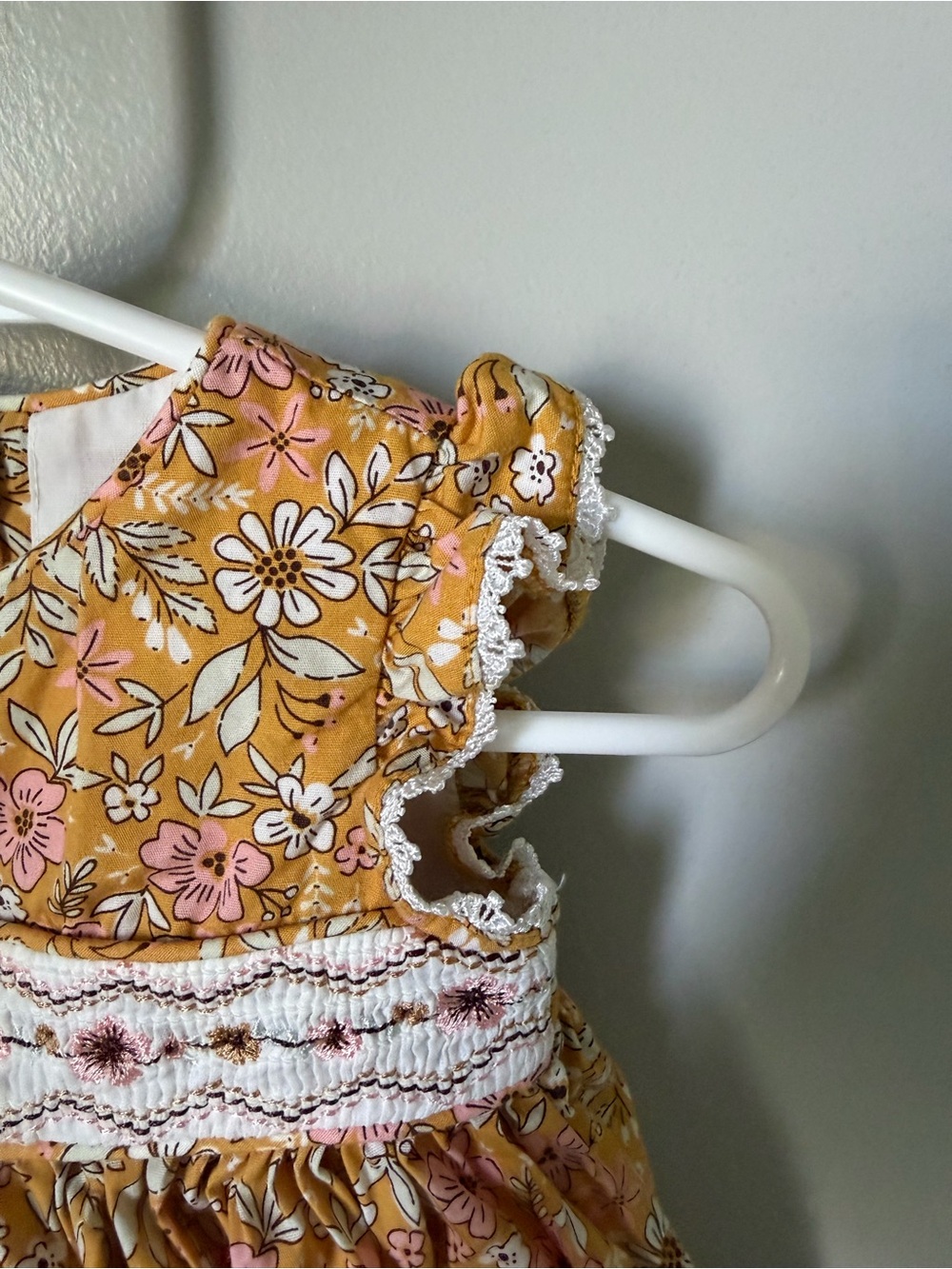 Bonnie Baby Girls 3-6M Tan Floral Smocked Fit & Flare Dress Boutique - Picture 3 of 7